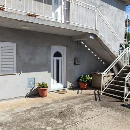 Apartment Biondic セニ エクステリア 写真